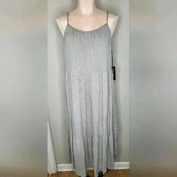 Doe and Rae NWT New Light Gray Tiered Midi Dress Womens Size Small - Picture 1 of 13
